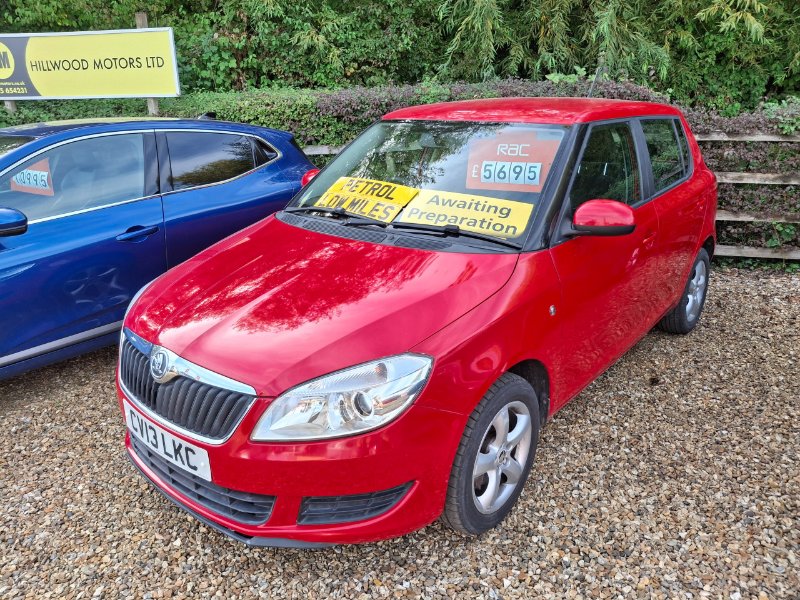 Red Skoda Fabia 1.2 SE Hatchback 5dr Petrol Manual Euro 5 69 ps