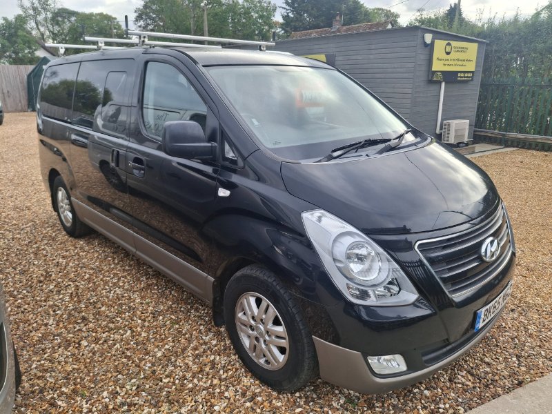 Black Hyundai i800 2.5 CRDi SE MPV 5dr Diesel Manual Euro 6 136 ps
