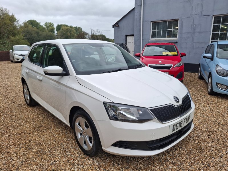 White Skoda Fabia 1.0 TSI SE Hatchback 5dr Petrol Manual Euro 6 s/s 95 ps