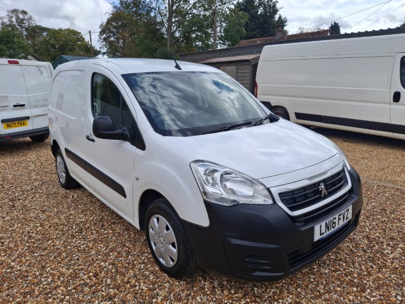 White Peugeot Partner 1.6 HDi 850 Professional Panel Van 4dr Diesel Manual L1 132 g/km 90 bhp