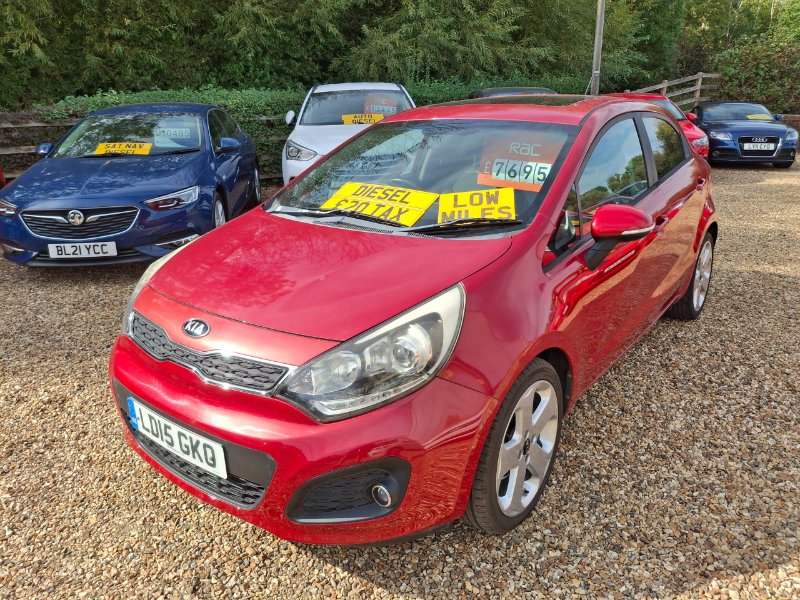 Red Kia Rio 1.4 CRDi EcoDynamics 4 Hatchback 5dr Diesel Manual Euro 5 s/s 89 bhp